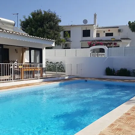 Com Piscina A 15o Metros Da Praia Албуфейра