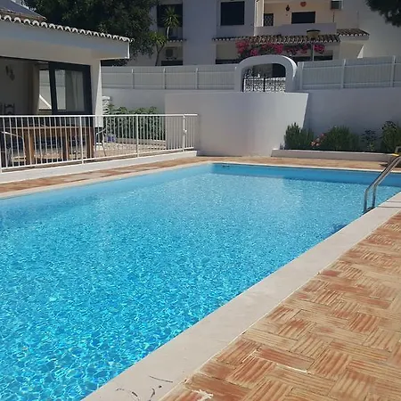 Будинок відпочинку Com Piscina A 15o Metros Da Praia Албуфейра
