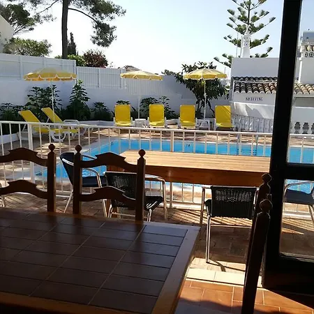 Будинок відпочинку Com Piscina A 15o Metros Da Praia Албуфейра