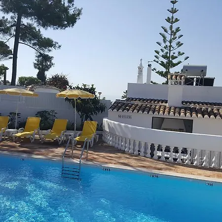 Com Piscina A 15o Metros Da Praia Будинок відпочинку