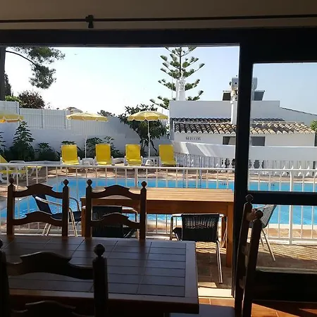 Com Piscina A 15o Metros Da Praia * Албуфейра